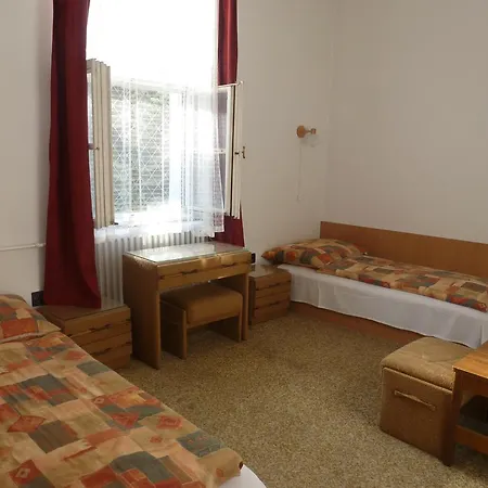 Hostel Tomori Pal Foiskola Kollegiuma