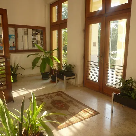 Hostel Tomori Pal Foiskola Kollegiuma *